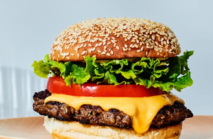 Cheeseburger – The American Icon Between Two Buns